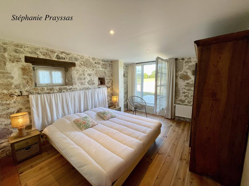 Maison - 300 m² - 8 pièces