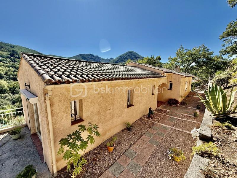 Maison - 240 m² - 6 pièces