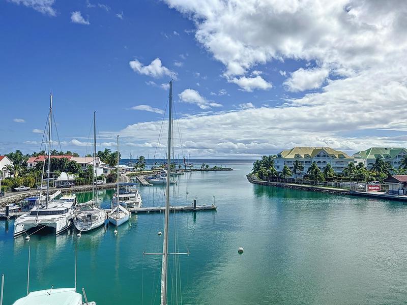 Appartement - 1 250 m² - 50 pièces