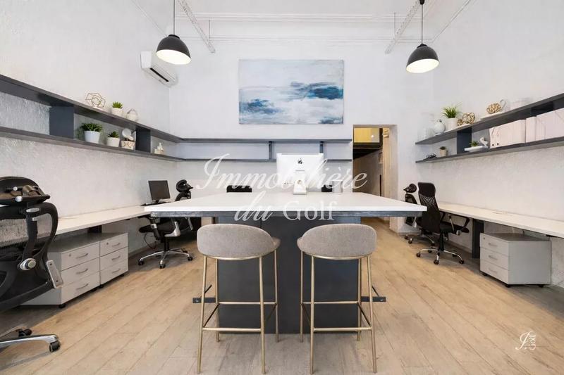 Local commercial - 102 m² - 4 pièces