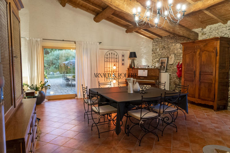 Mas - 519 m² - 12 pièces