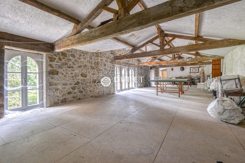 Maison - 214 m² - 10 pièces