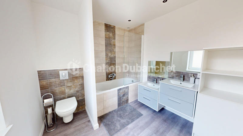 Maison - 228 m² - 6 pièces