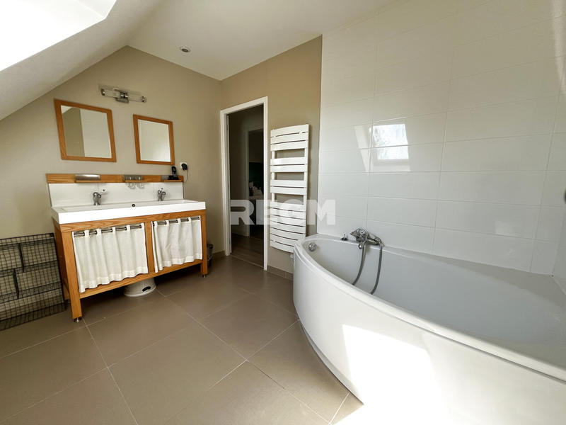 Maison - 166 m² - 6 pièces