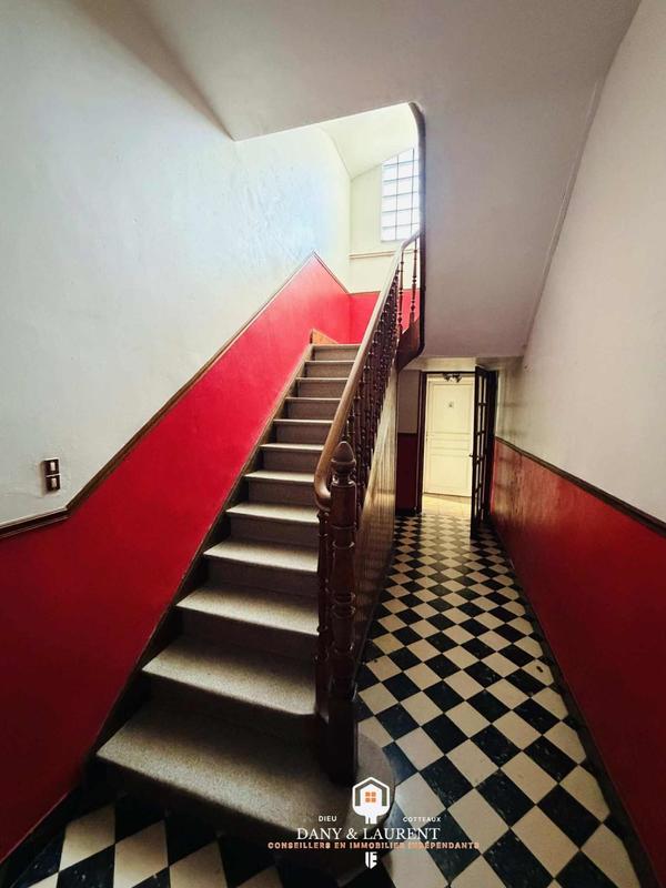 Maison - 280 m² - 8 pièces