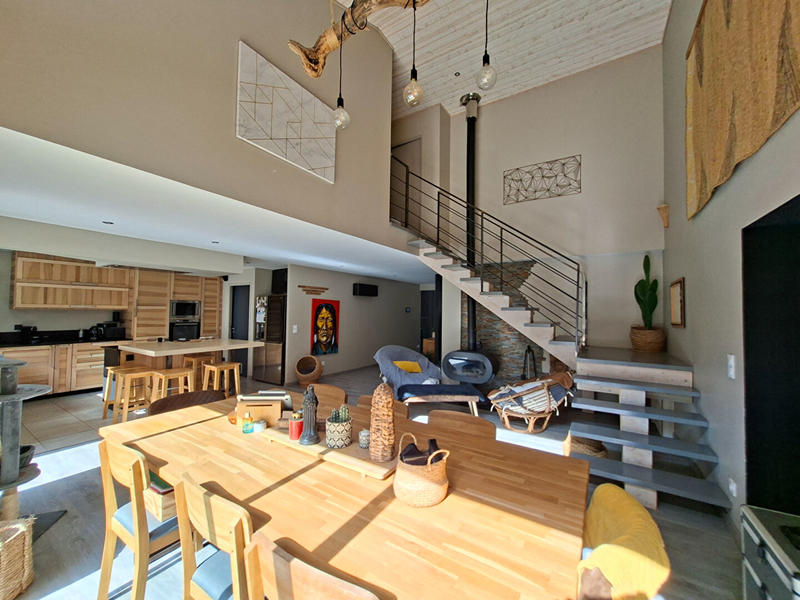 Maison - 311 m² - 10 pièces