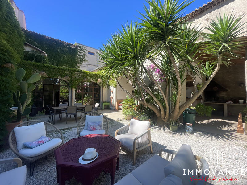 Maison - 747 m² - 23 pièces