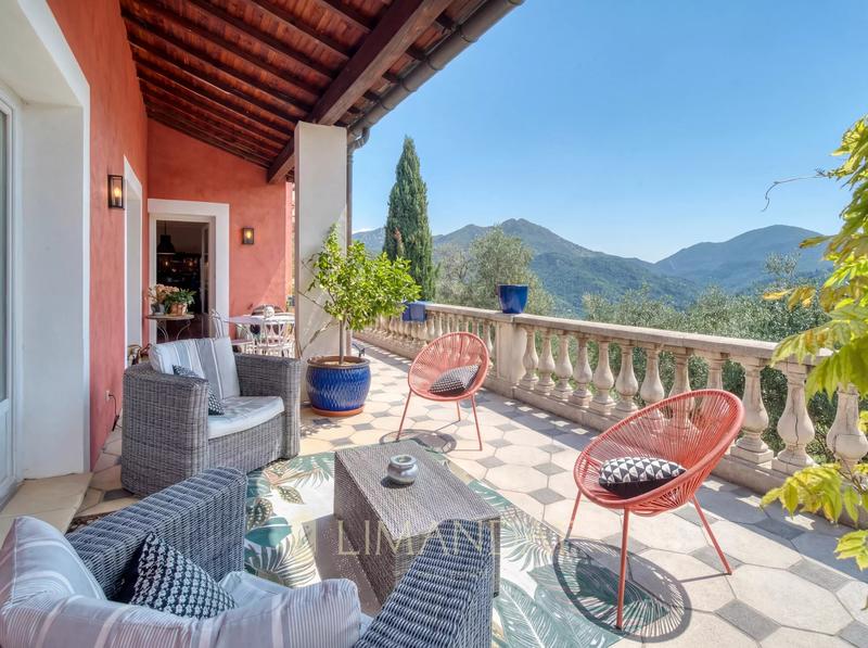 Villa - 204 m² - 6 pièces