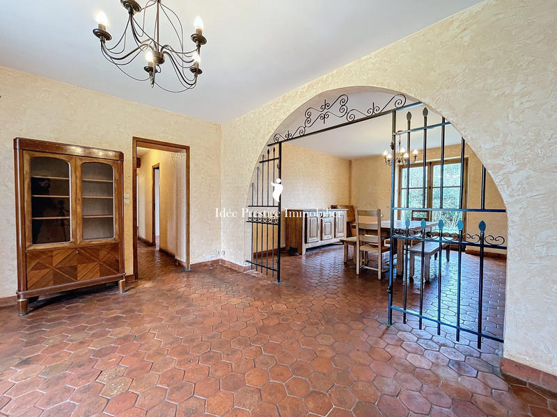 Maison - 241 m² - 8 pièces