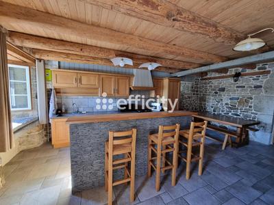 Maison - 94 m² - 5 pièces