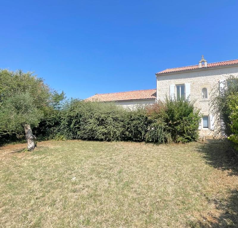 Maison - 265 m² - 12 pièces