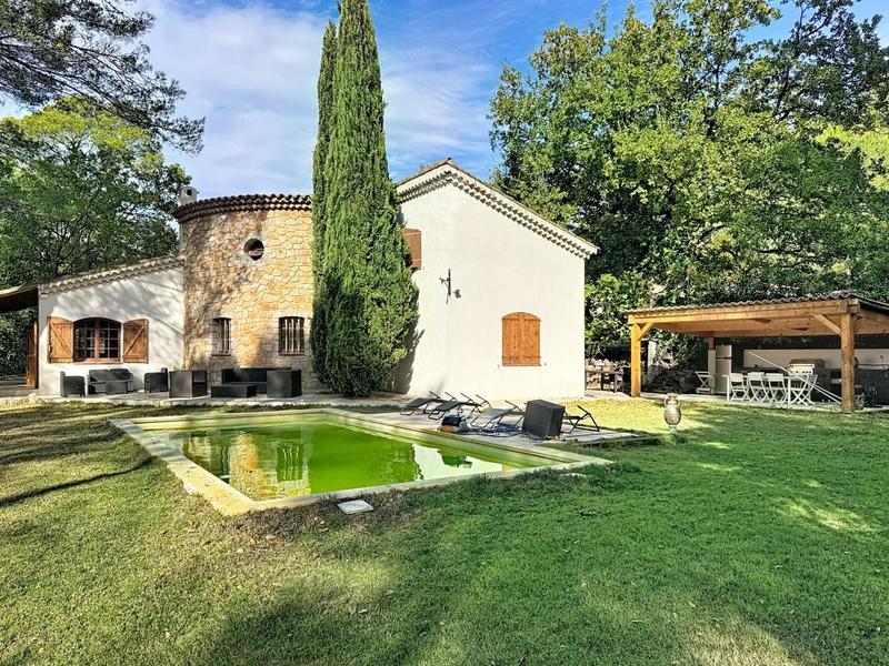 Maison - 220 m² - 5 pièces