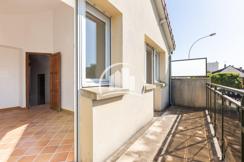 Maison - 250 m² - 6 pièces