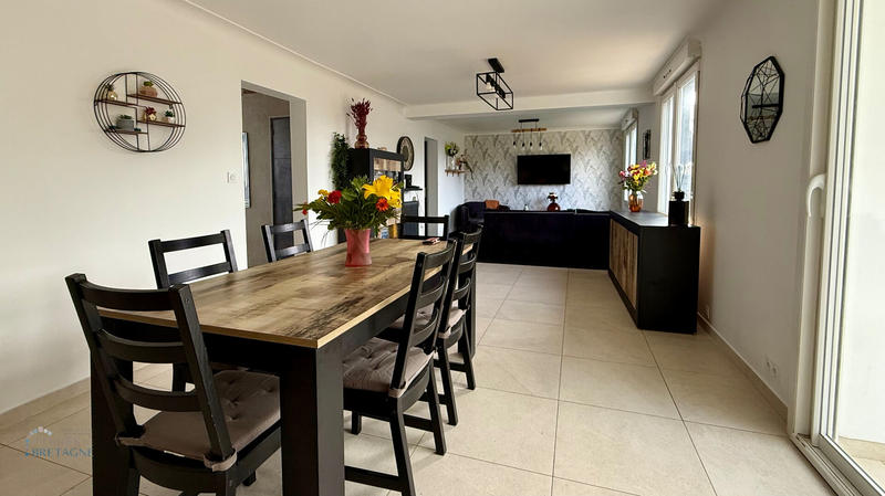 Maison - 159 m² - 6 pièces