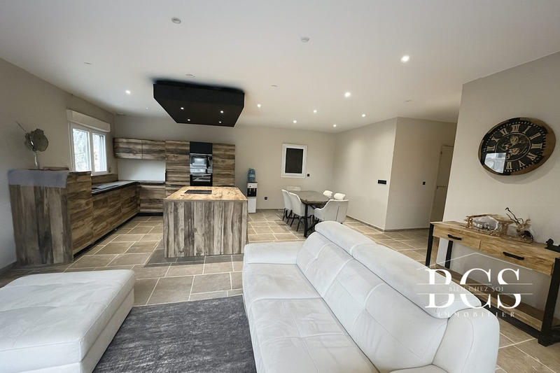 Maison - 94 m² - 5 pièces