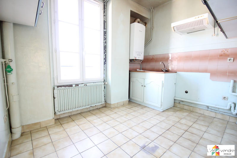 Maison traditionnelle - 165 m² - 8 pièces