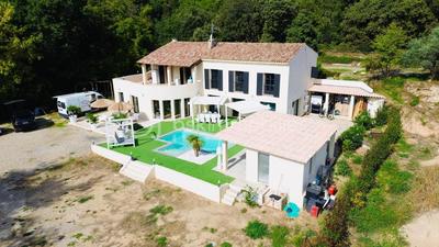 Propriété - 301 m² - 10 pièces