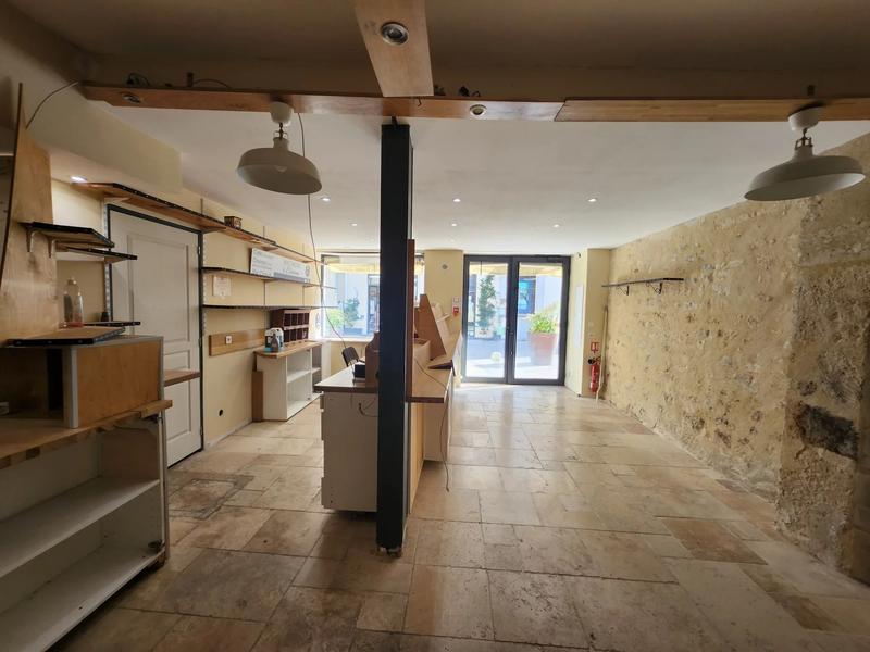 Local commercial - 180 m² - 6 pièces