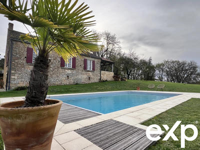 Maison - 465 m² - 13 pièces