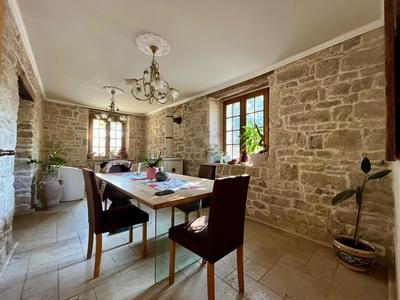 Propriété - 215 m² - 10 pièces