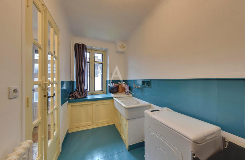 Maison - 180 m² - 7 pièces