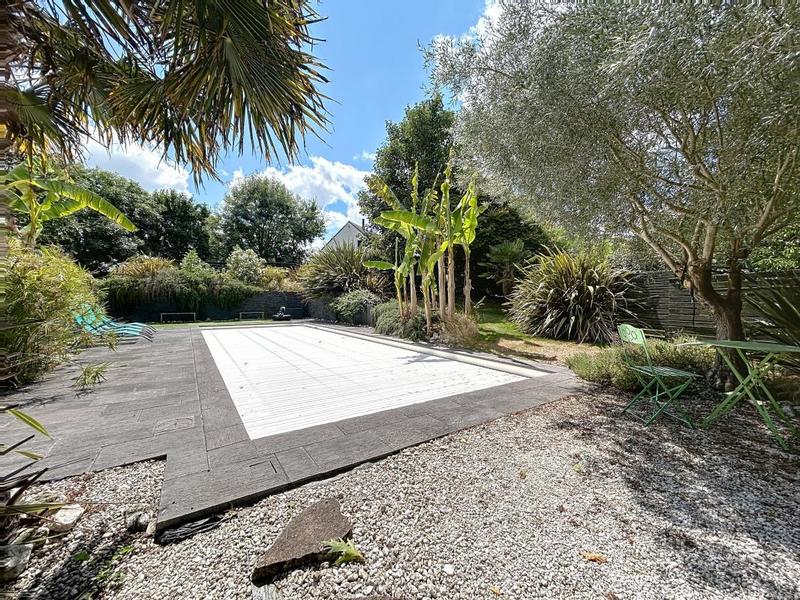 Maison - 221 m² - 6 pièces