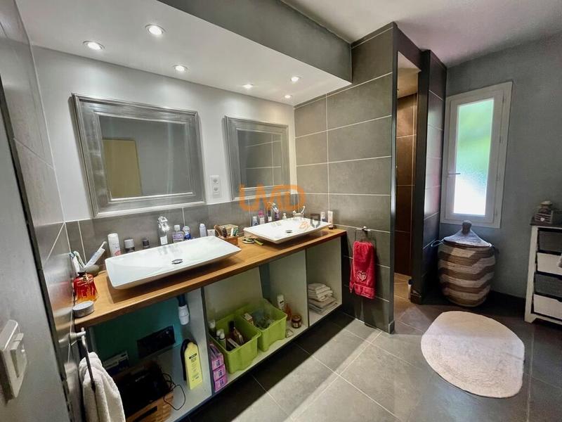 Propriété - 155 m² - 5 pièces