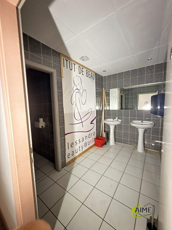 Local commercial - 900 m² - 4 pièces