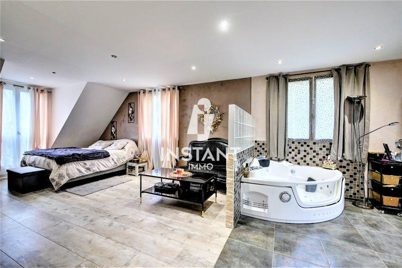 Maison - 210 m² - 9 pièces