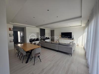 Maison - 240 m² - 6 pièces