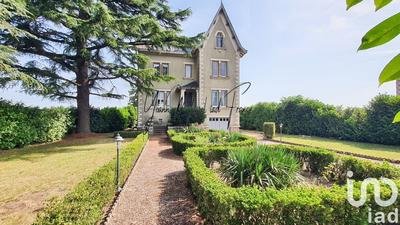 Maison - 233 m² - 9 pièces