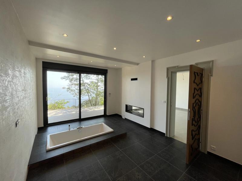 Villa - 1 475 m² - 9 pièces