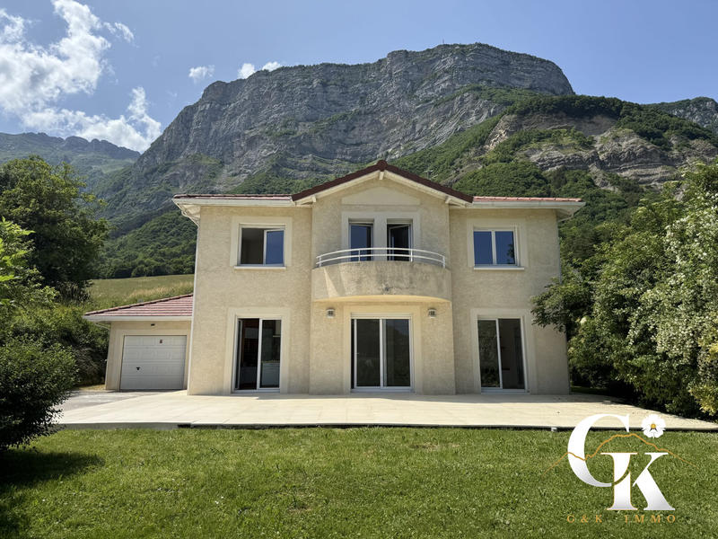 Maison - 140 m² - 6 pièces