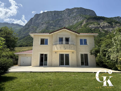 Maison - 140 m² - 6 pièces