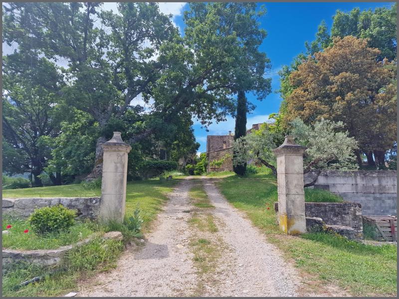 Maison - 800 m² - 32 pièces