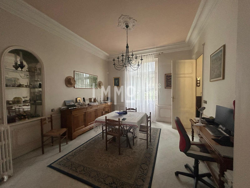 Maison - 337 m² - 13 pièces