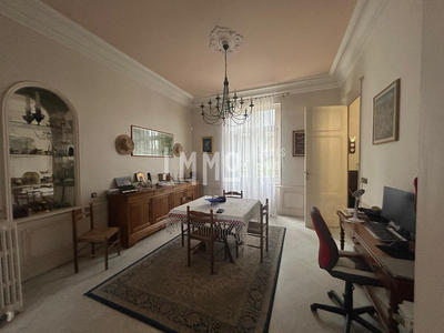 Maison - 337 m² - 13 pièces