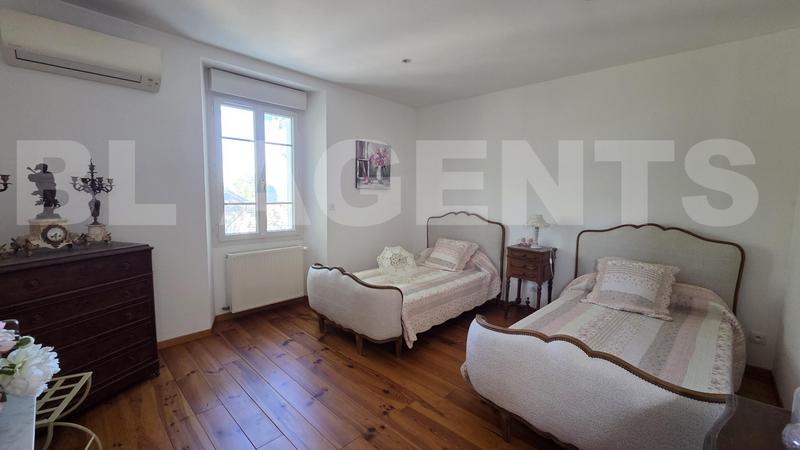 Maison - 634 m² - 21 pièces