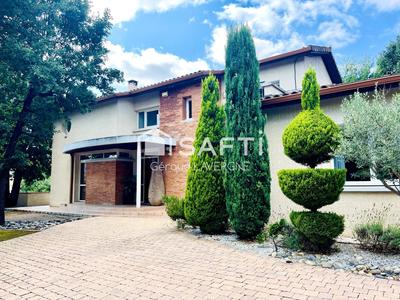 Maison - 265 m² - 7 pièces