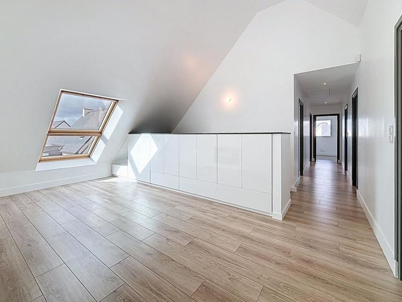 Maison - 222 m² - 7 pièces