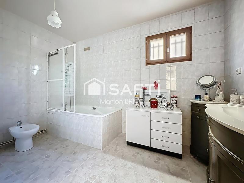 Maison - 162 m² - 7 pièces