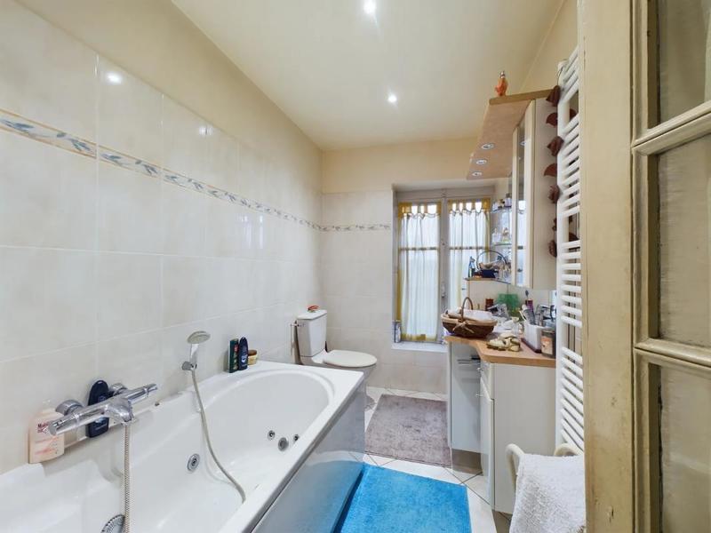 Maison - 220 m² - 8 pièces