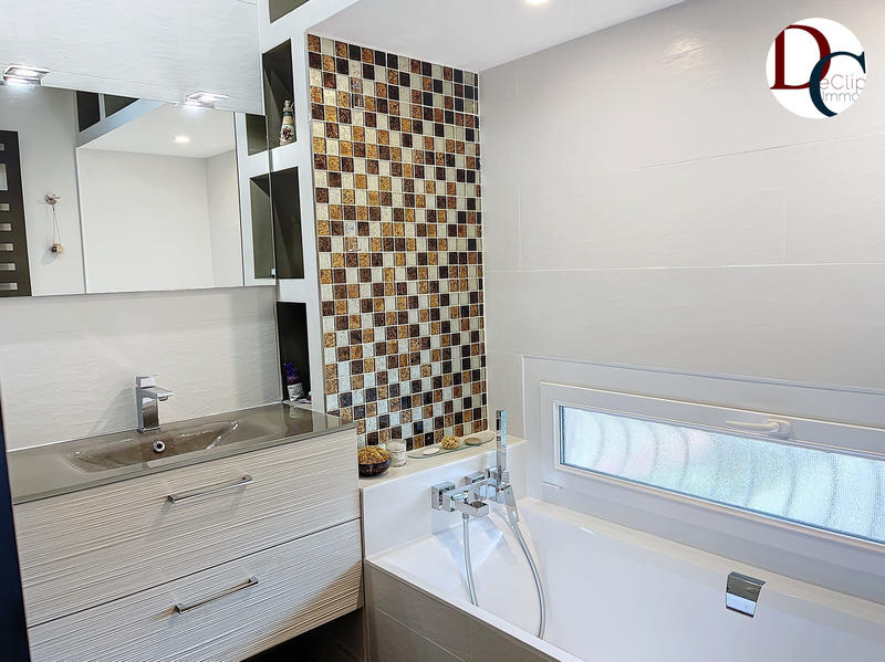 Maison - 340 m² - 9 pièces