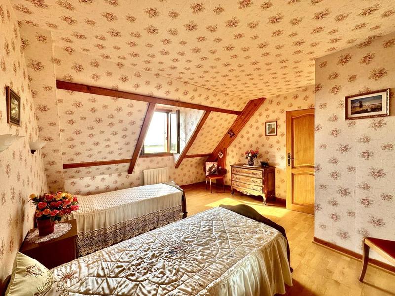 Maison - 195 m² - 6 pièces