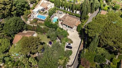 Maison - 220 m² - 5 pièces