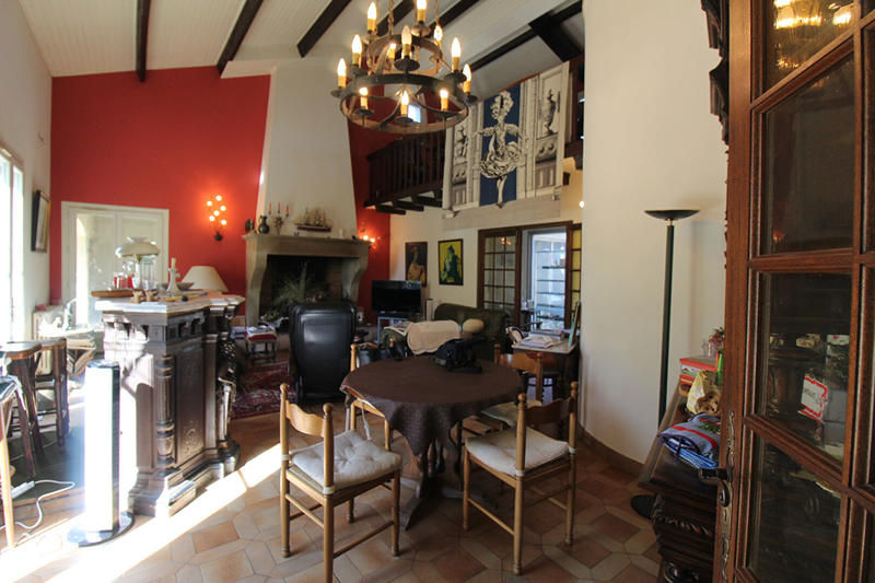 Mas - 550 m² - 10 pièces