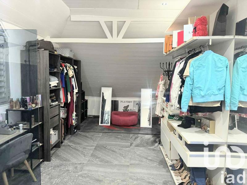 Maison - 230 m² - 8 pièces