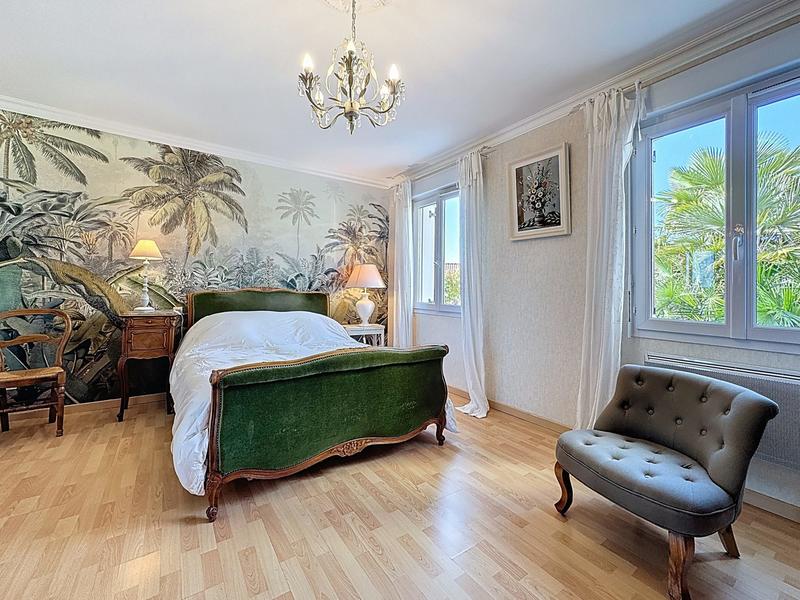 Maison traditionnelle - 214 m² - 7 pièces