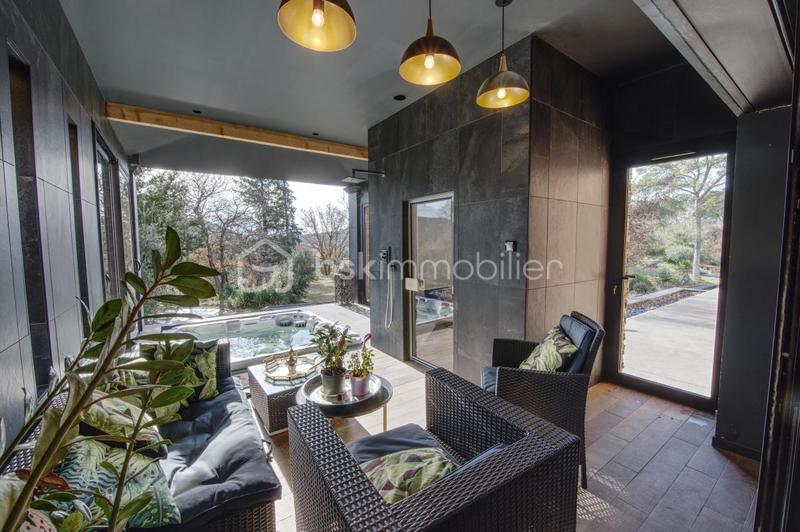 Propriété - 237 m² - 8 pièces