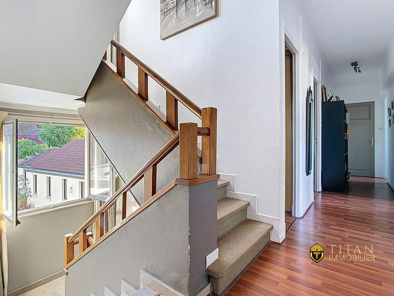 Maison - 333 m² - 10 pièces